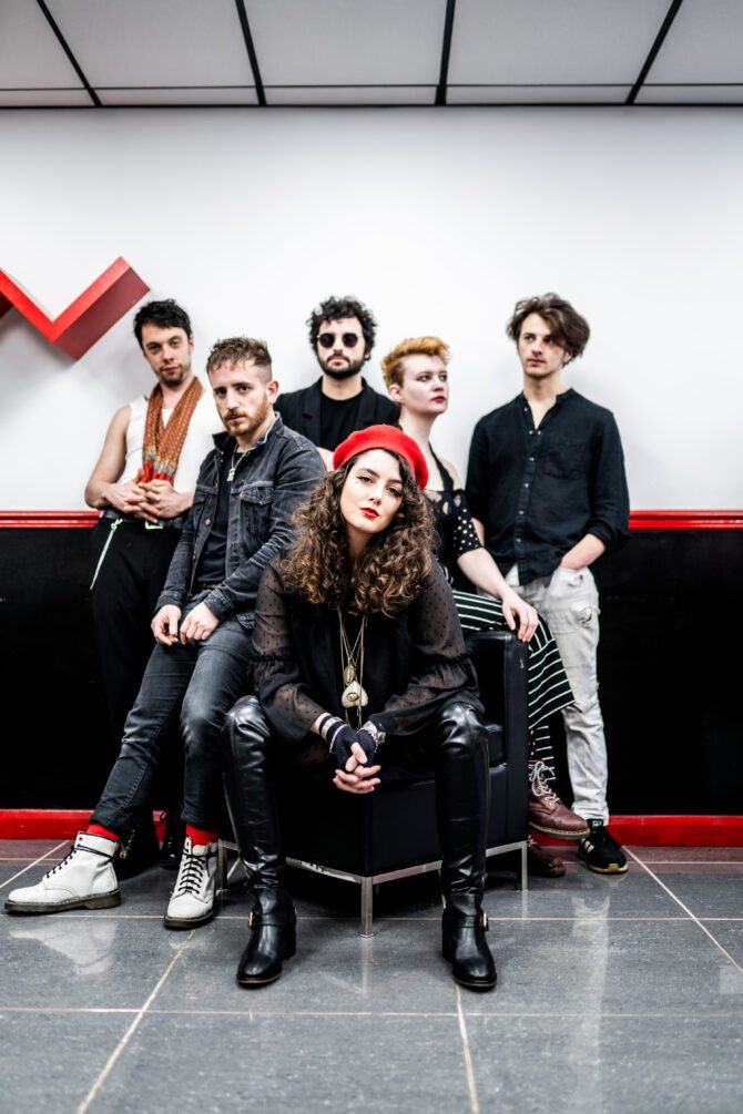 Holy Moly & The Crackers (UK)